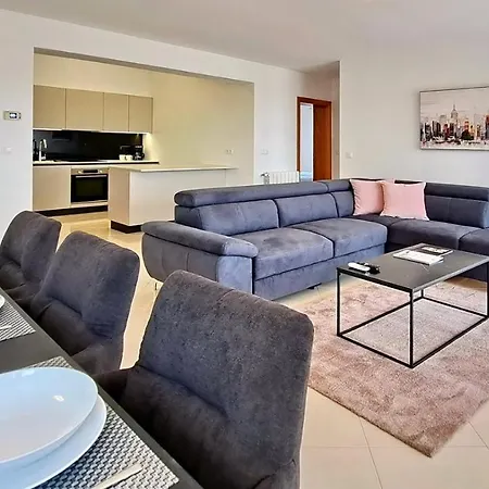 Vista 2 - With View Apartment *